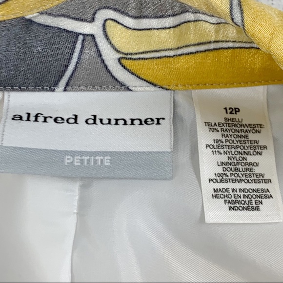 Mod Fashion Yellow and Grey Floral Open Front Blazer - Picture 10 of 14